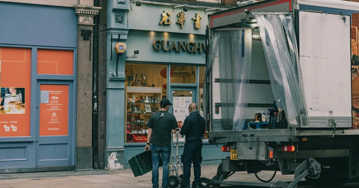 Moving Guide in Wyndham, Wales — car parking spaces and facilities