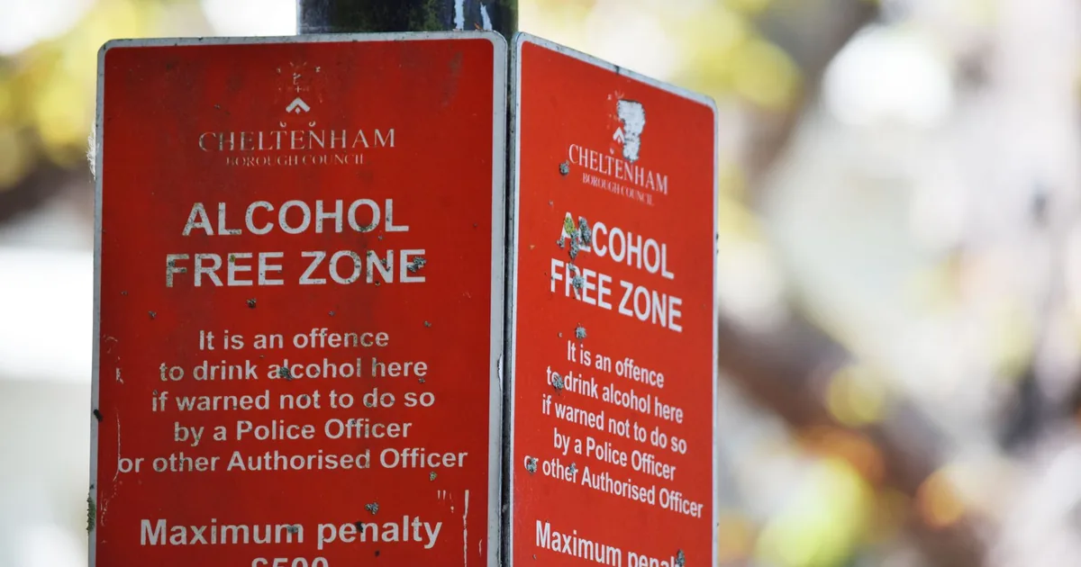 Parking Signs Guide in Mayfair, England — car parking spaces and facilities