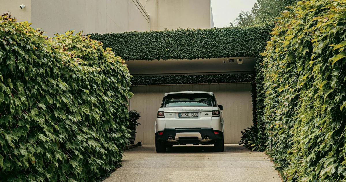 Rent Parking Guide in Coconut Grove,  — car parking spaces and facilities