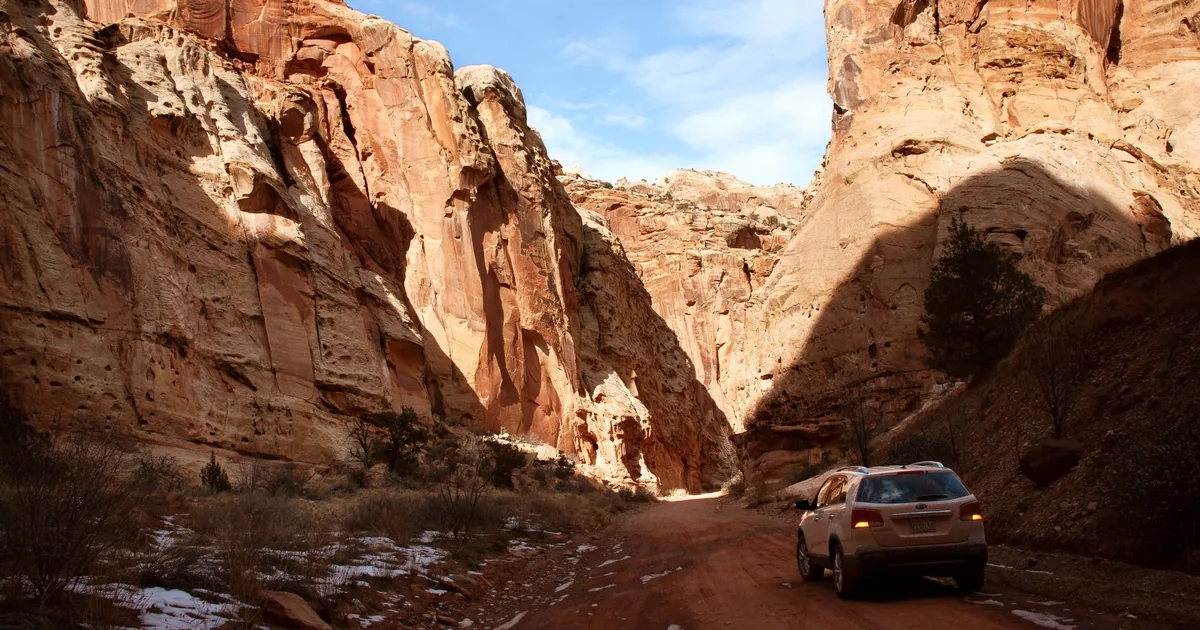 Free Parking Guide in Rock Canyon, New Mexico — car parking spaces and facilities