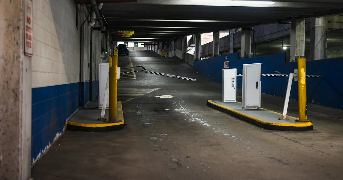 Rent Parking Guide in Downtown Ottawa, British Columbia — car parking spaces and facilities
