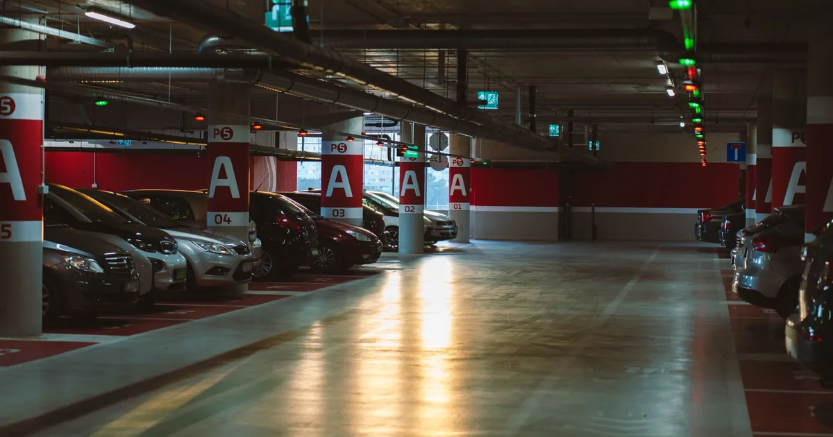 Vehicle Storage Guide in Jumeirah Bay, Dubai — car parking spaces and facilities