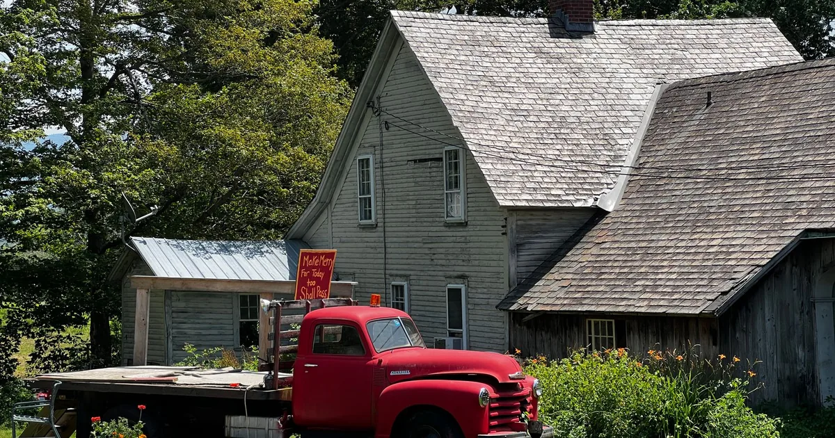 Towed Vehicle Guide in New London, Connecticut — car parking spaces and facilities