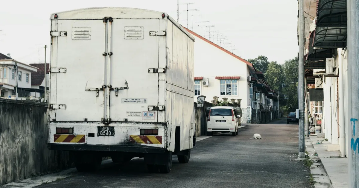 Moving Guide in Lansdowne,  — car parking spaces and facilities