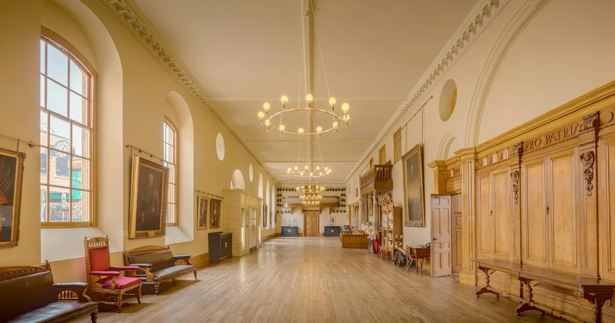 Parking Fines Guide in Guildhall, Northern Ireland — car parking spaces and facilities