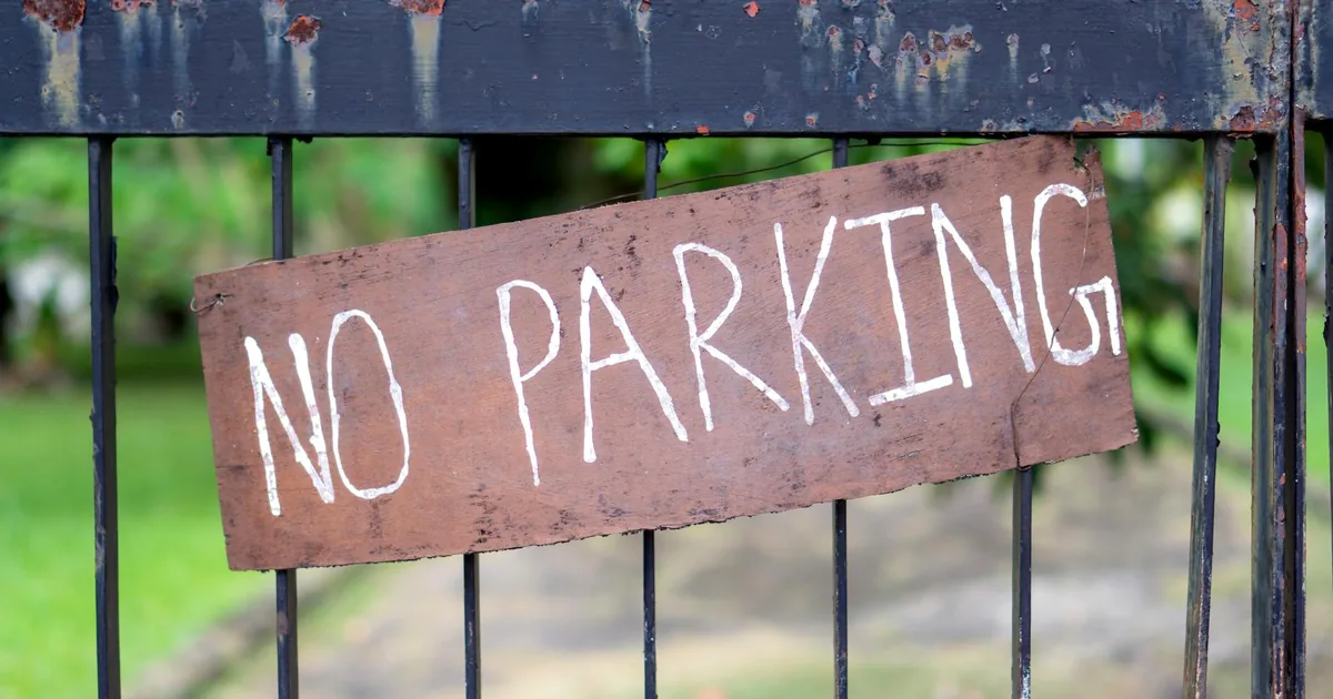 Parking Signs Guide in Holyrood, Scotland — car parking spaces and facilities