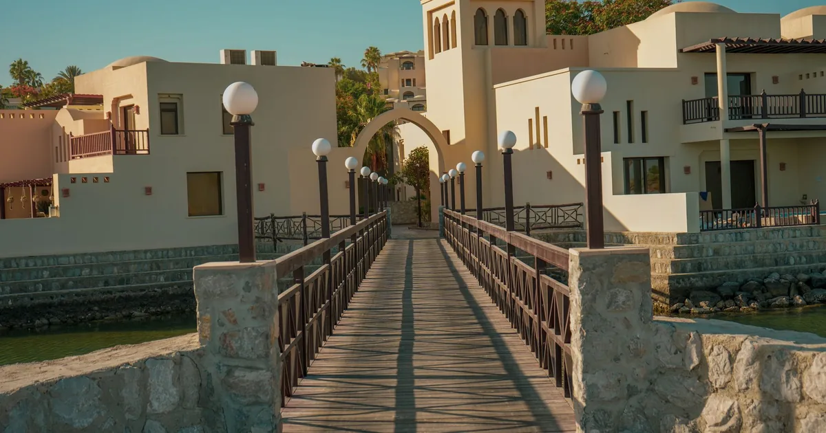 Moving Guide in Ras al-Khaimah, Ras al-Khaimah — car parking spaces and facilities