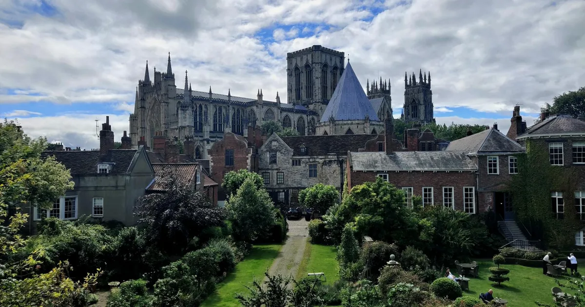 Parking Fines Guide in Minster, England — car parking spaces and facilities