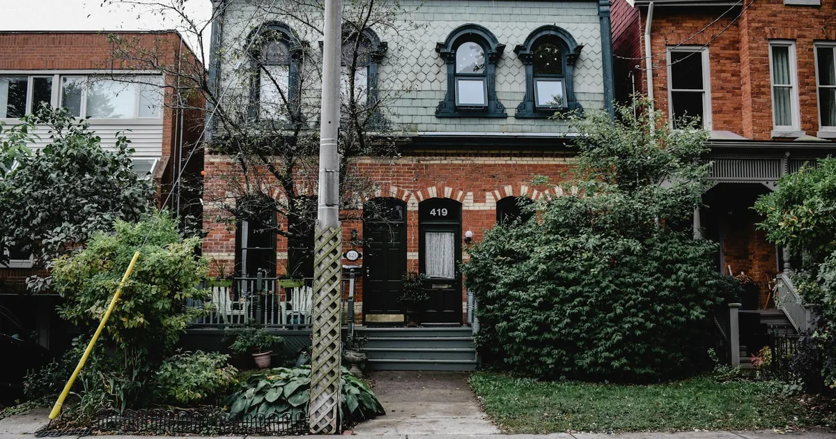 Parking Fines Guide in Cabbagetown, Ontario — car parking spaces and facilities