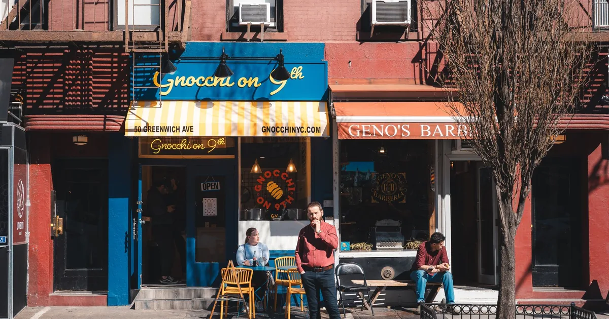 Parking Fines Guide in Greenwich Village, California — car parking spaces and facilities