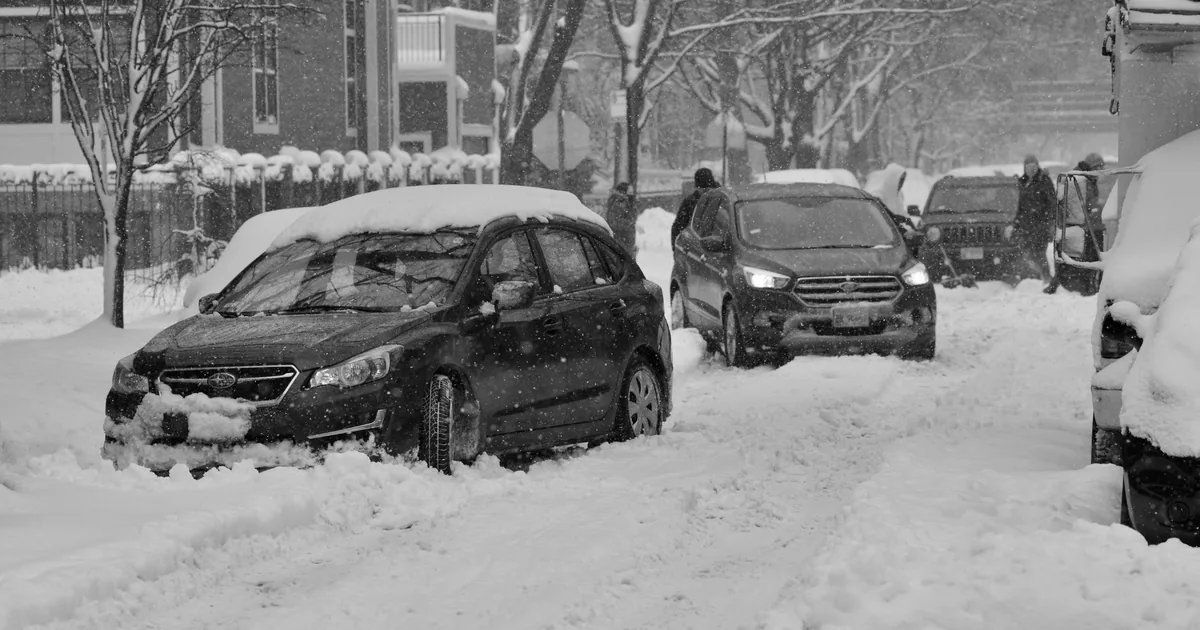 Free Parking Guide in Near North Side, Wisconsin — car parking spaces and facilities