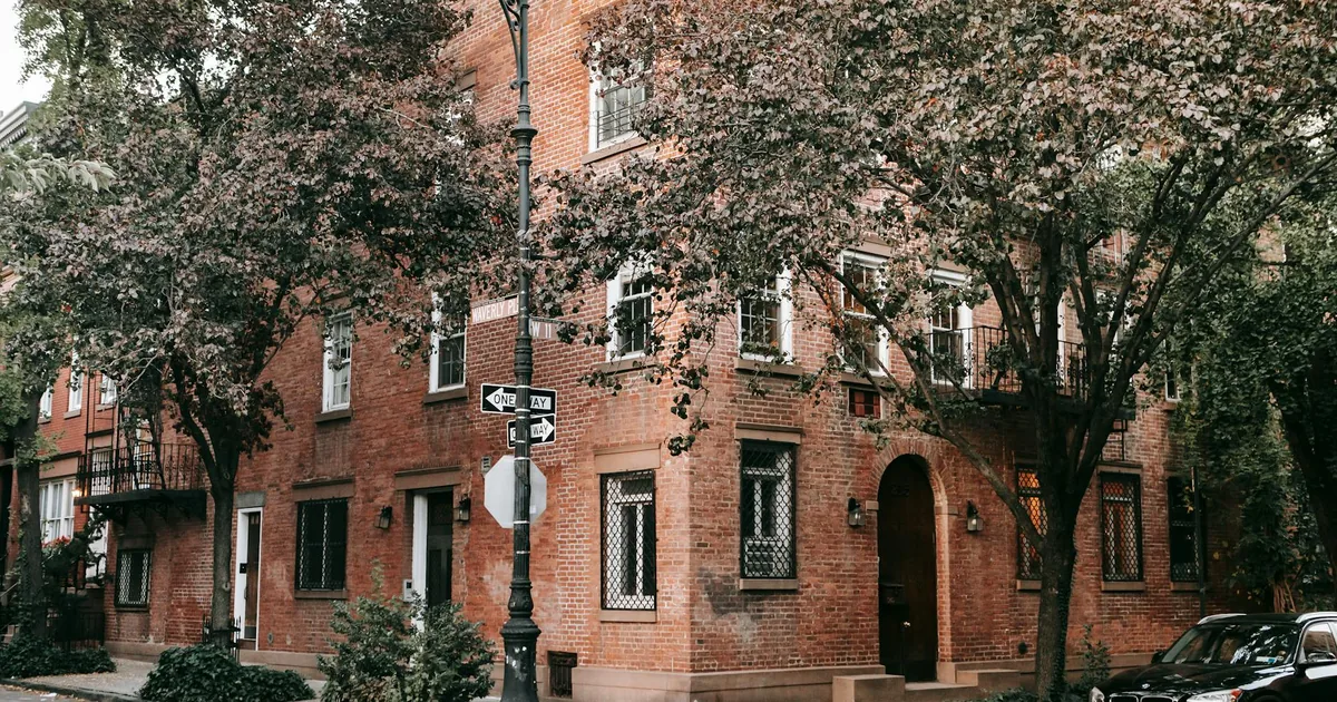 Free Parking Guide in German Village, Georgia — car parking spaces and facilities
