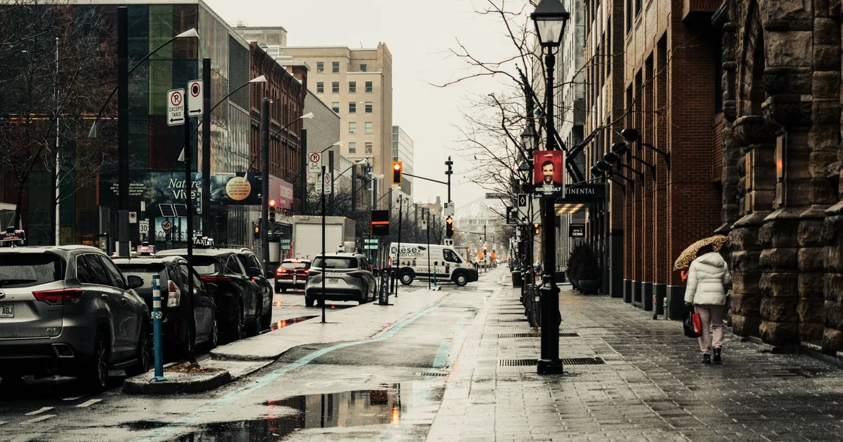Free Parking Guide in Downtown Montreal, British Columbia — car parking spaces and facilities