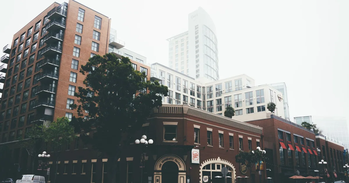 Free Parking Guide in Gaslamp Quarter, California — car parking spaces and facilities