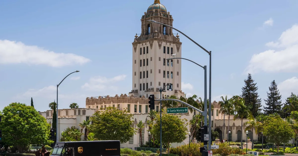 Free Parking Guide in Civic Center, California — car parking spaces and facilities