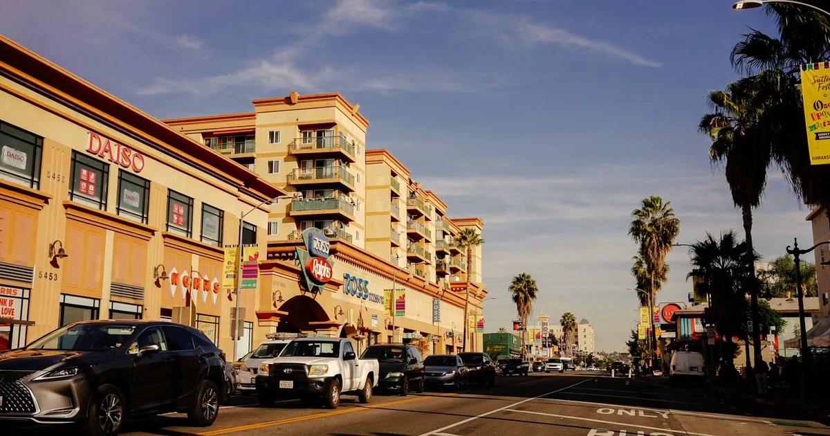 Free Parking Guide in Palm Springs, California — car parking spaces and facilities