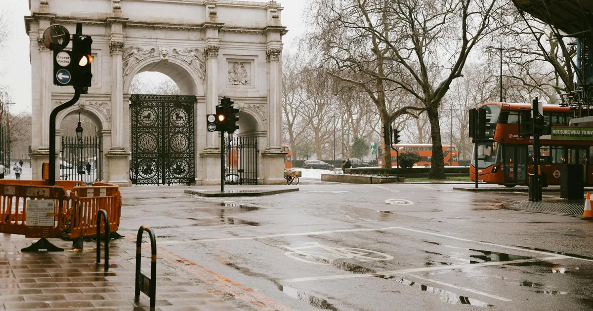 Free Parking Guide in Hyde Park, England — car parking spaces and facilities