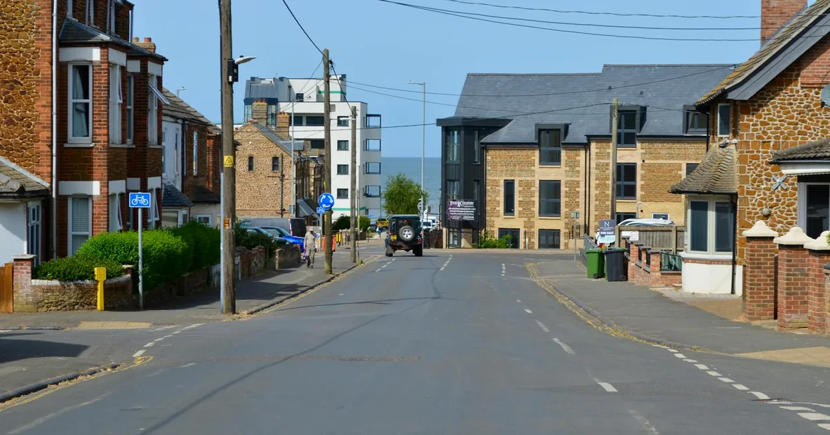 Moving Guide in Seasalter, England — car parking spaces and facilities