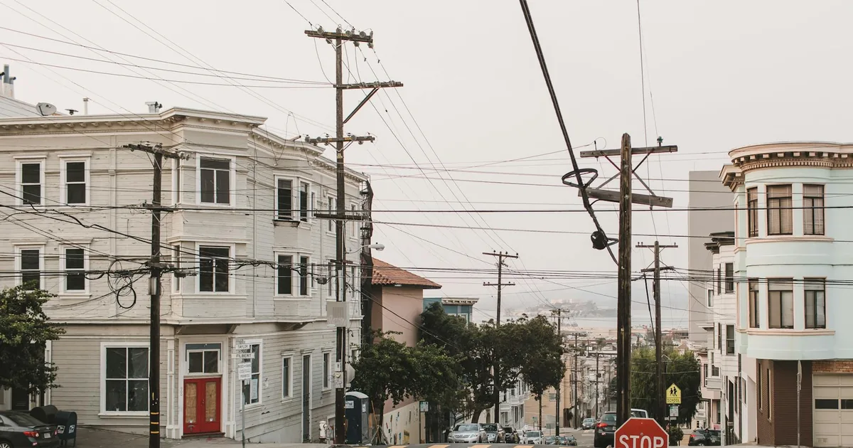 Moving Guide in Signal Hill, California — car parking spaces and facilities