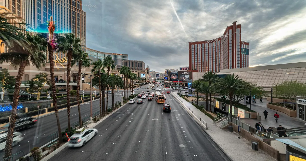 Moving Guide in The Strip, Oklahoma — car parking spaces and facilities