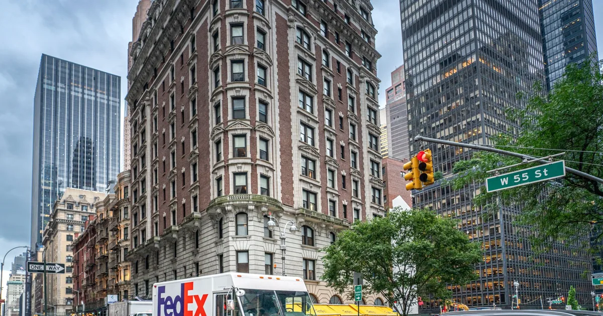 Moving Guide in Niagara Falls, New York, New York — car parking spaces and facilities