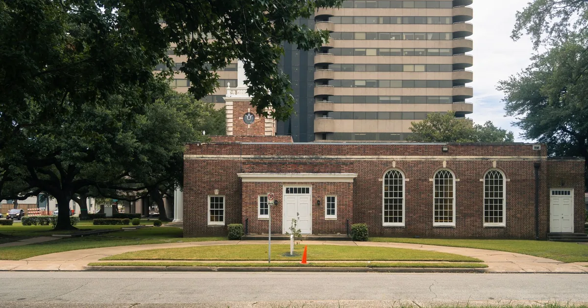 Moving Guide in Downtown Houston, Texas — car parking spaces and facilities
