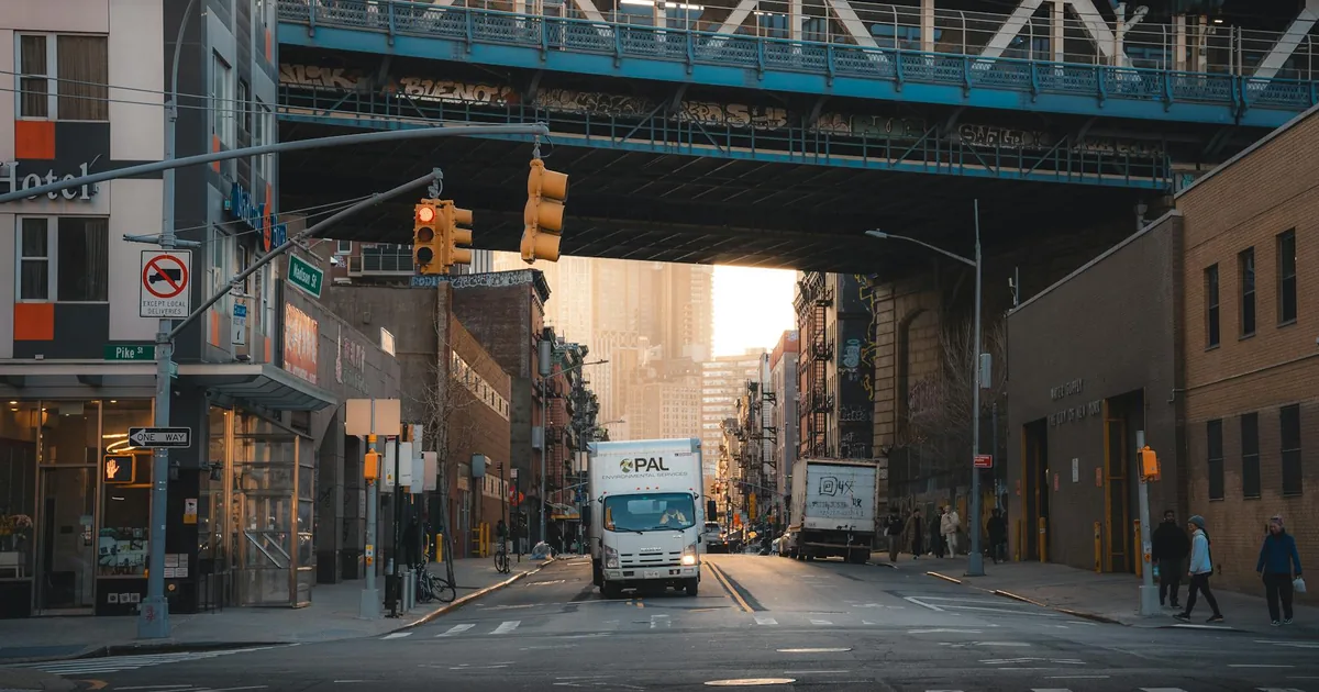 Moving Guide in The Gulch, New York — car parking spaces and facilities