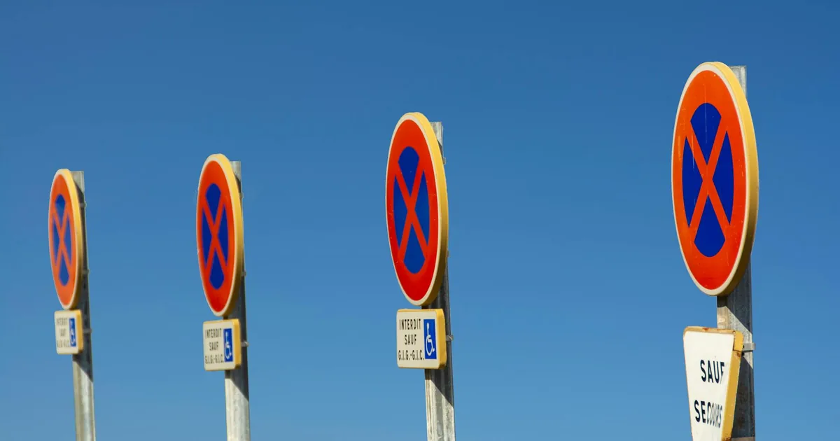 Parking Signs Guide in Roselands, New South Wales — car parking spaces and facilities