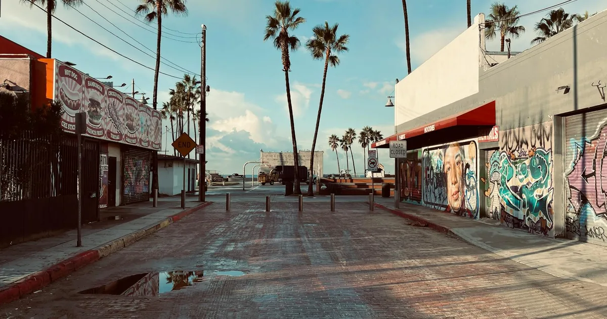 Parking Signs Guide in Santa Monica, California — car parking spaces and facilities