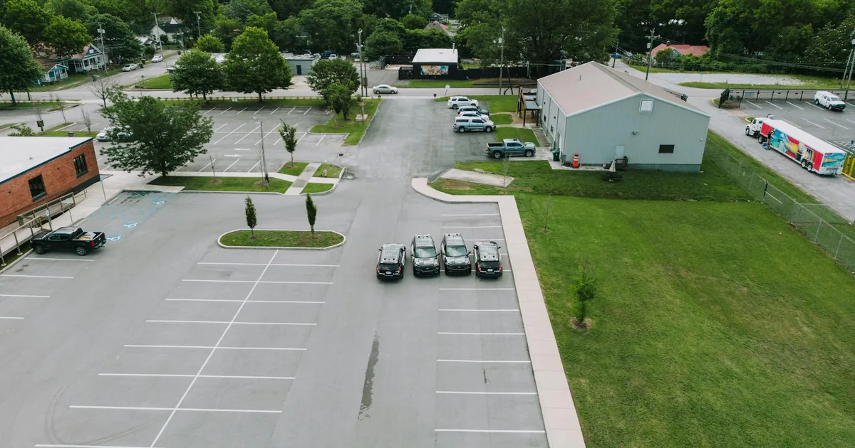 Vehicle Storage Guide in Lakeside, Iowa — car parking spaces and facilities