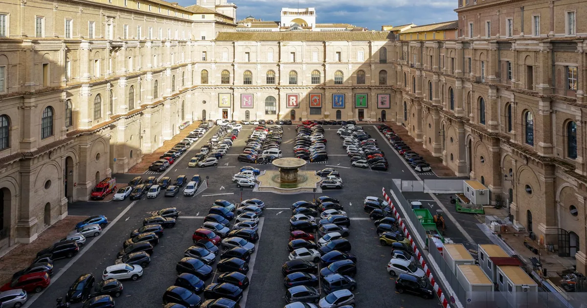 Street Parking Guide in Civic Centre, Ontario — car parking spaces and facilities