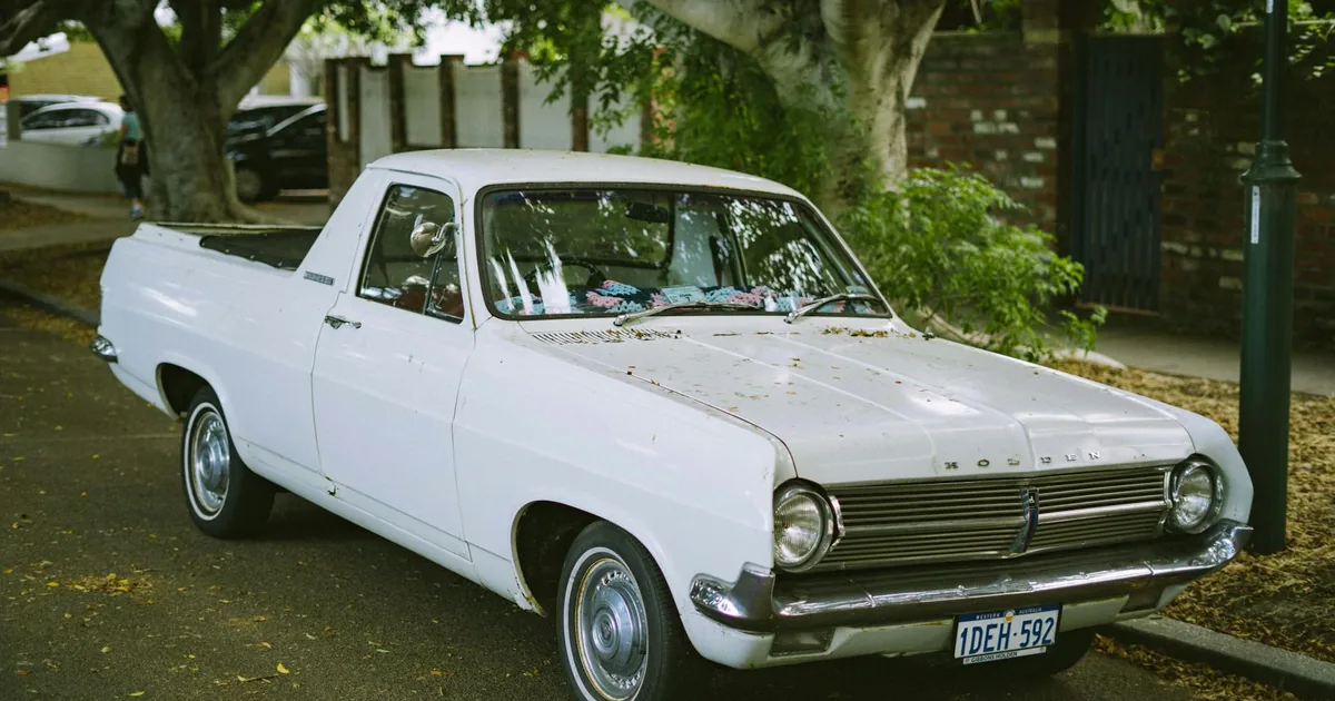 Street Parking Guide in Abbotsbury, New South Wales — car parking spaces and facilities