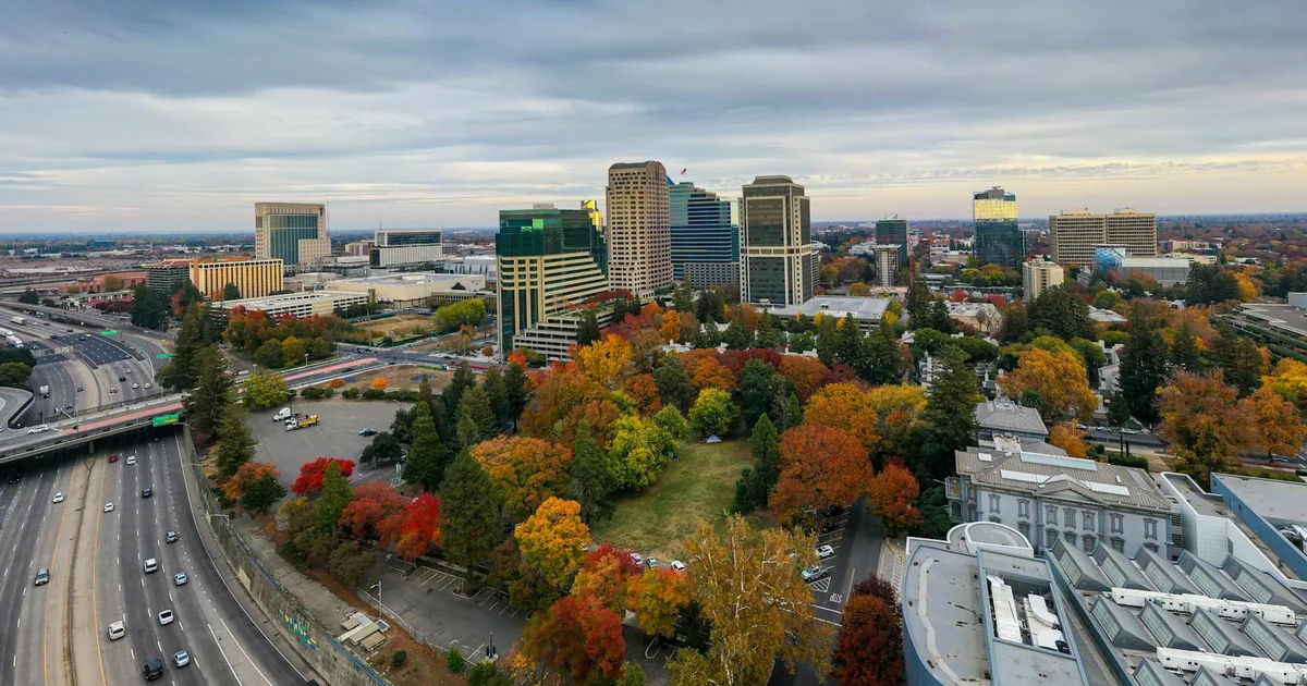 Street Parking Guide in Sacramento, California — car parking spaces and facilities
