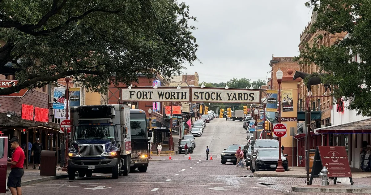 Towed Vehicle Guide in Frisco, Texas — car parking spaces and facilities
